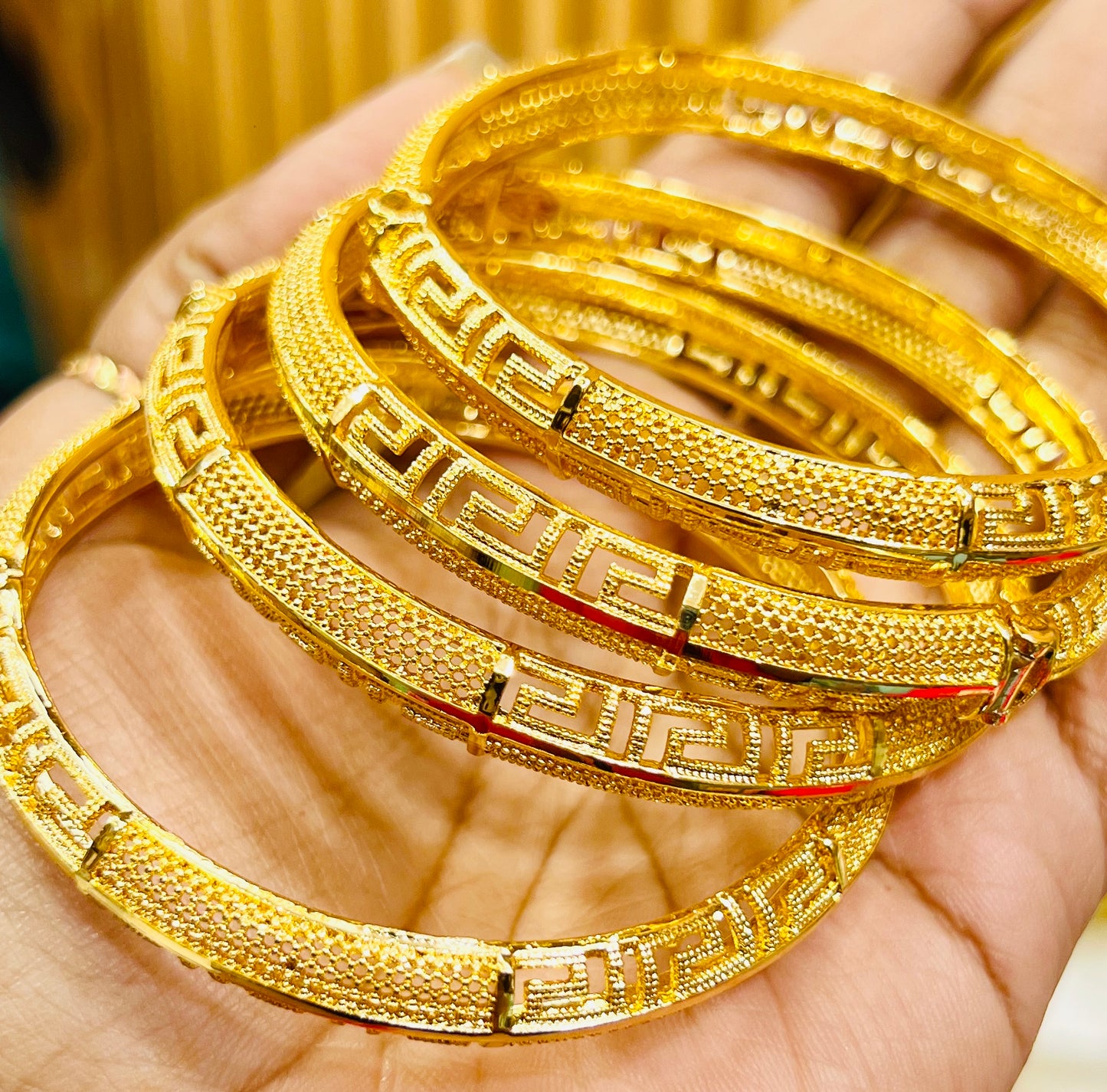 Classic Lock Churi – 22K Gold Polish | Premium Finish Traditional Jewellery (1 Pair)