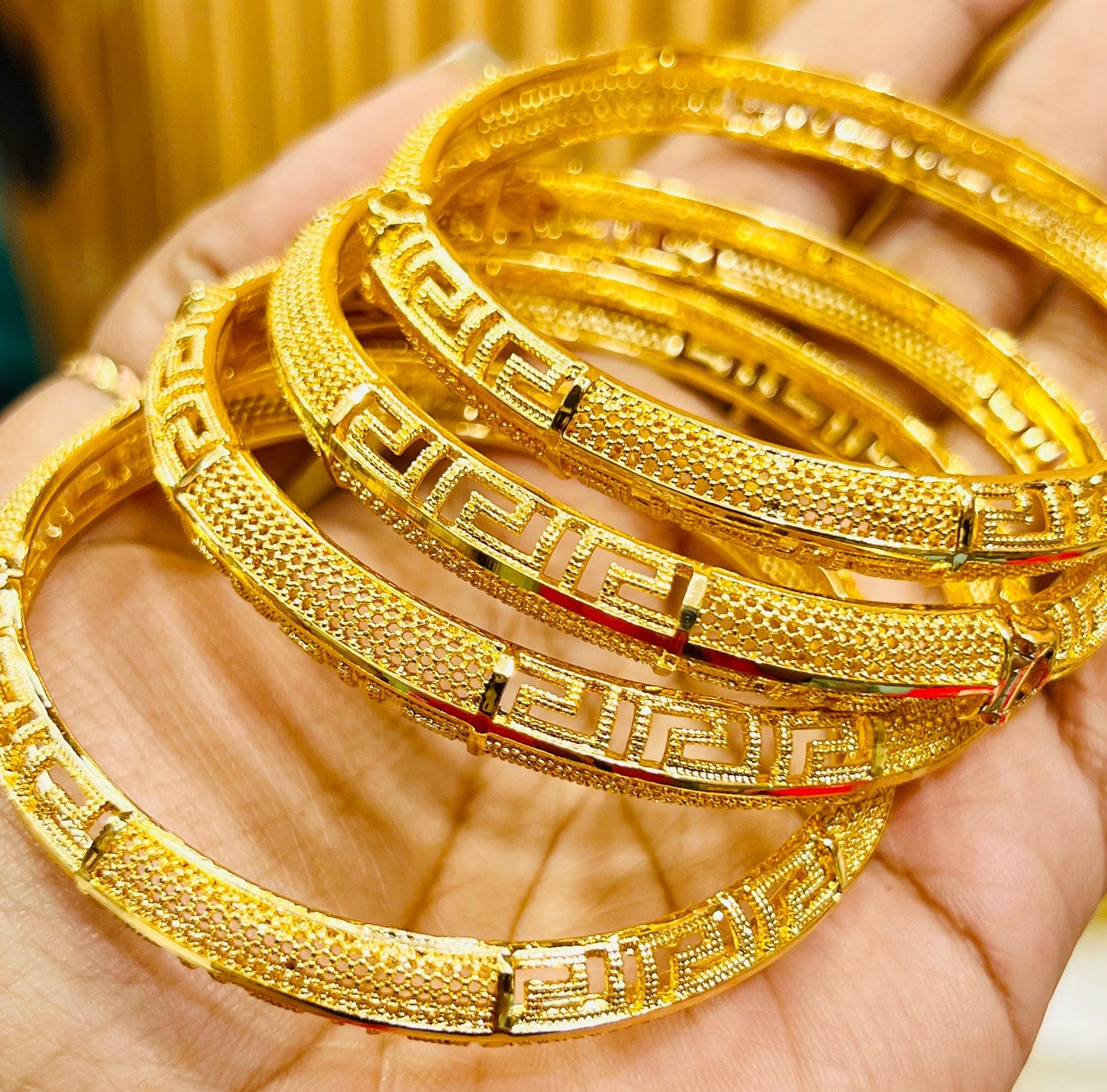 Classic Lock Churi – 22K Gold Polish | Premium Finish Traditional Jewellery (1 Pair) Mirpur Jewelry City