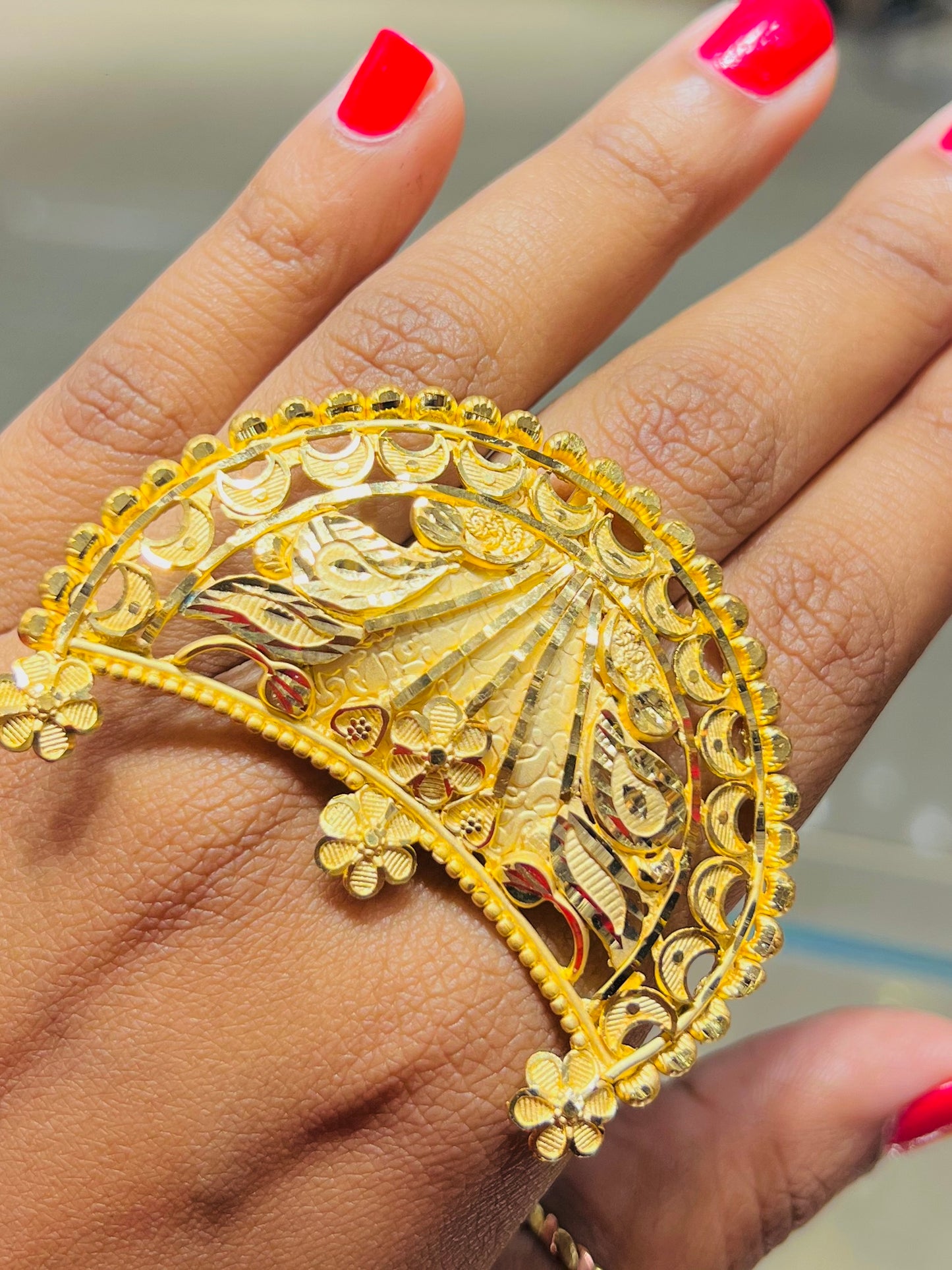 Premium Bridal Ring – Royal & Graceful Style