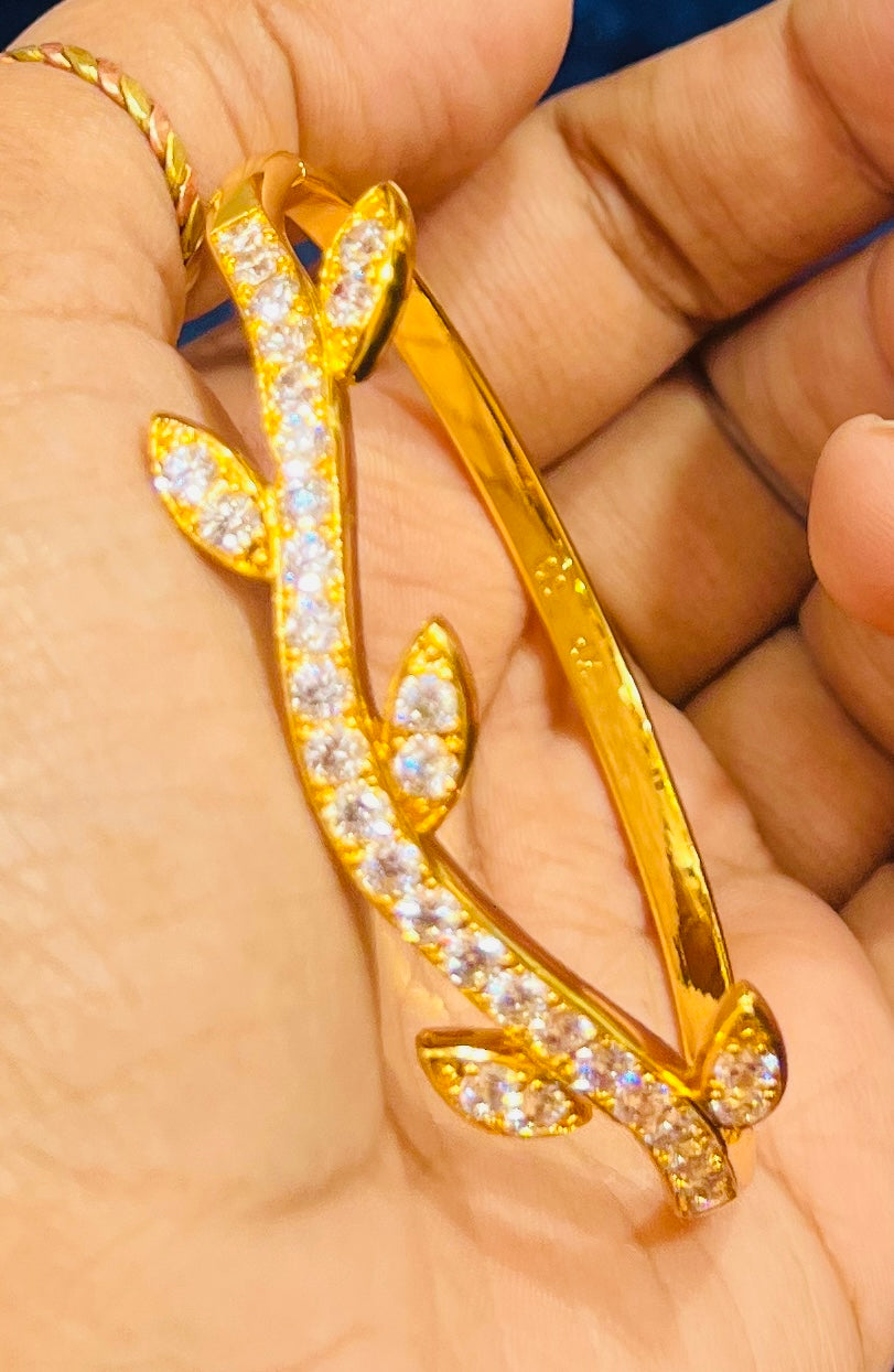 Stylish Gold Plated Churi Bracelet – Modern Luxury Look