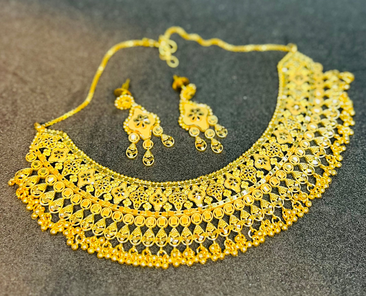 Grand Bridal Necklace – Elegant Wedding Wear