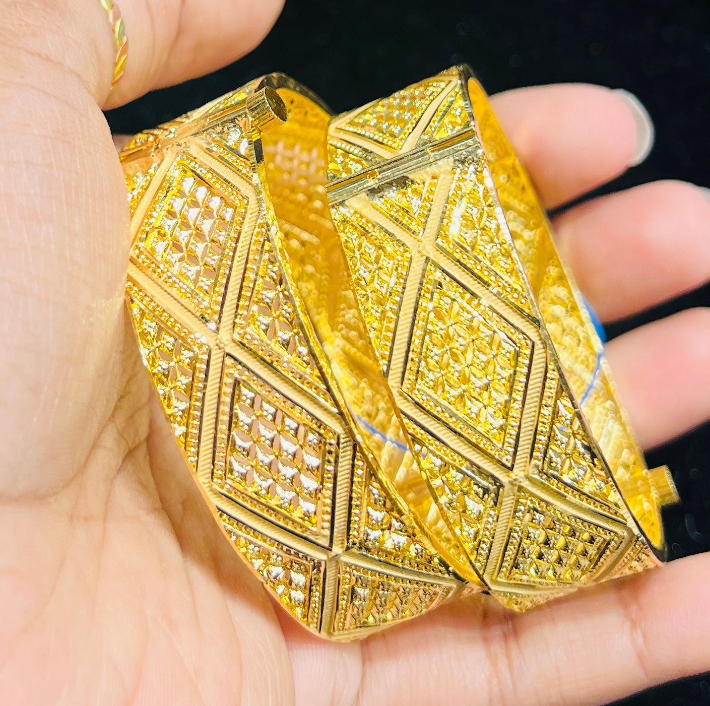 Classic Chur Bangles – Timeless Ethnic Style
