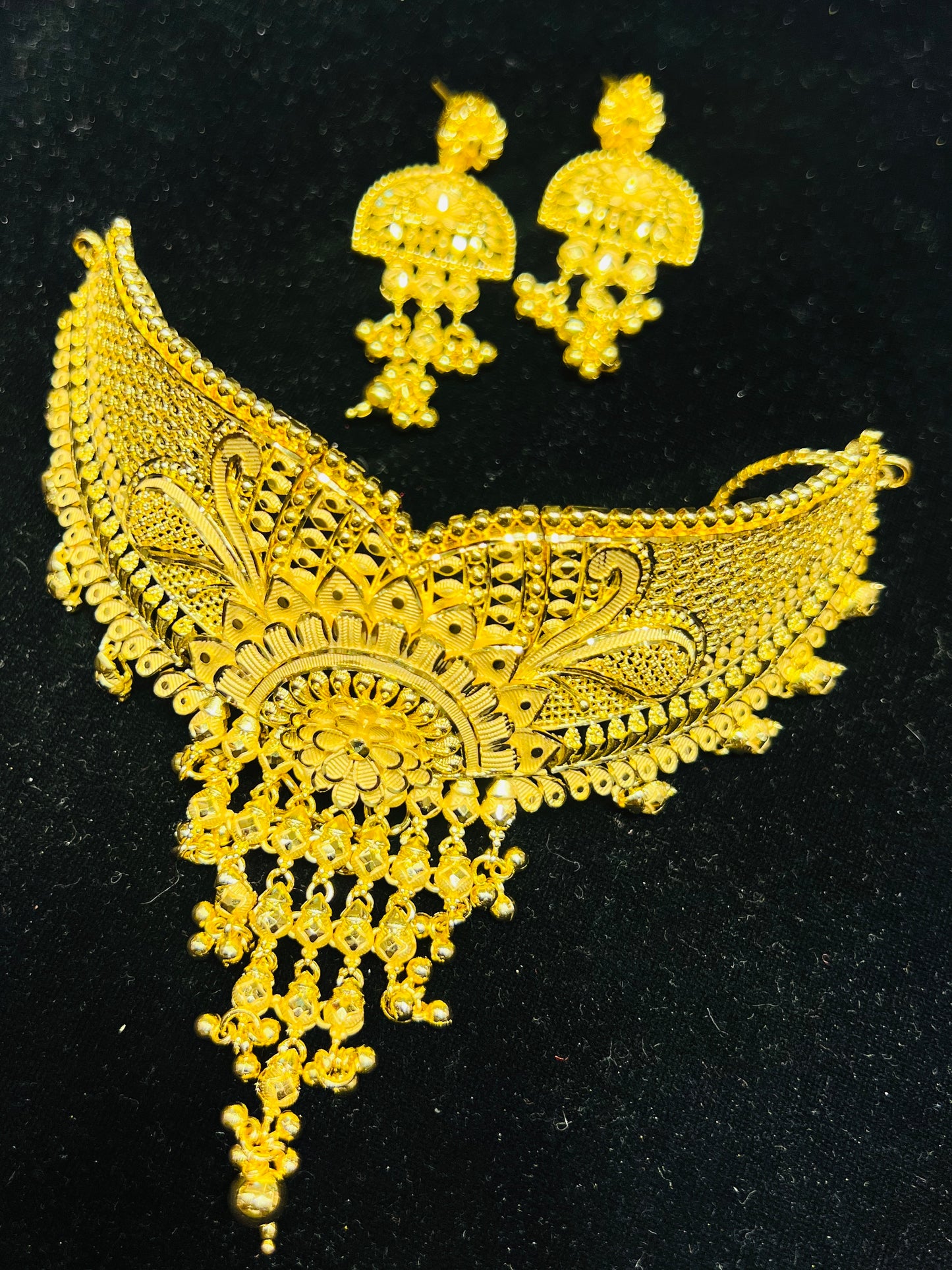 Exclusive Traditional Necklace – Festive Collection