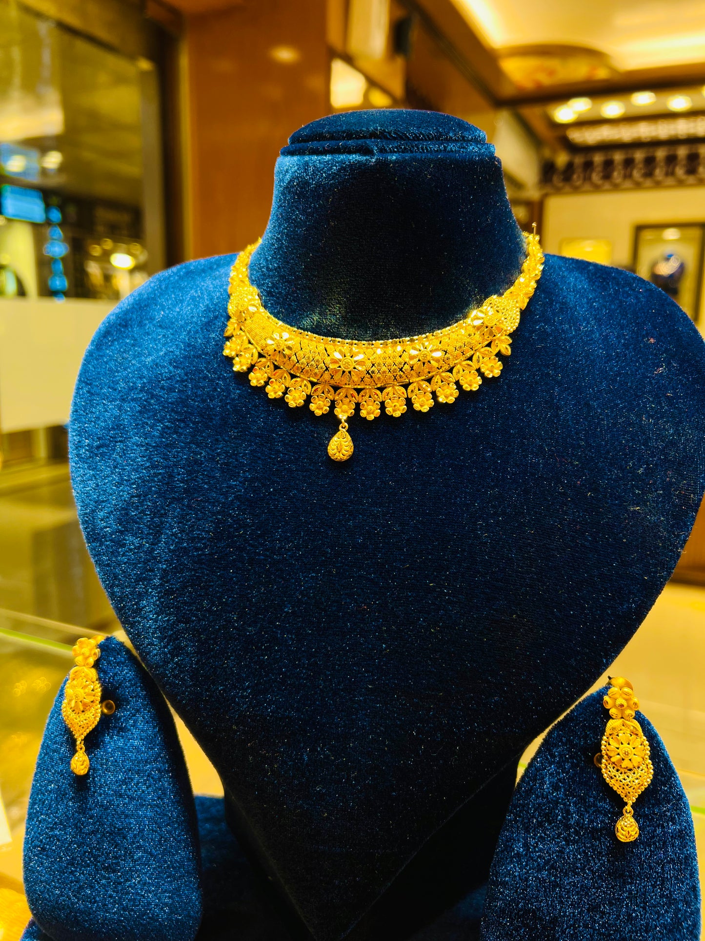 Shahi Style Gold Necklace – Grand Occasion Wear