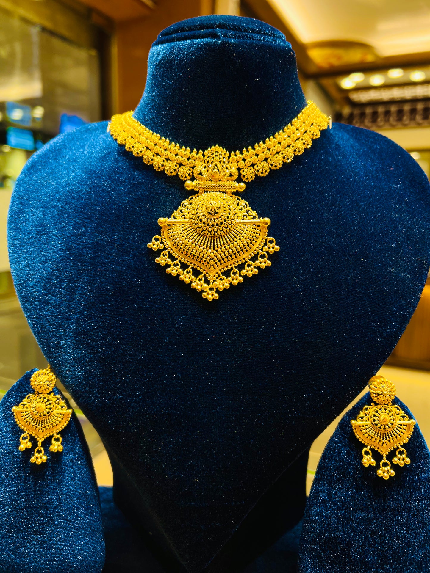 Elegant Gold Finish Necklace – Bridal Statement Piece