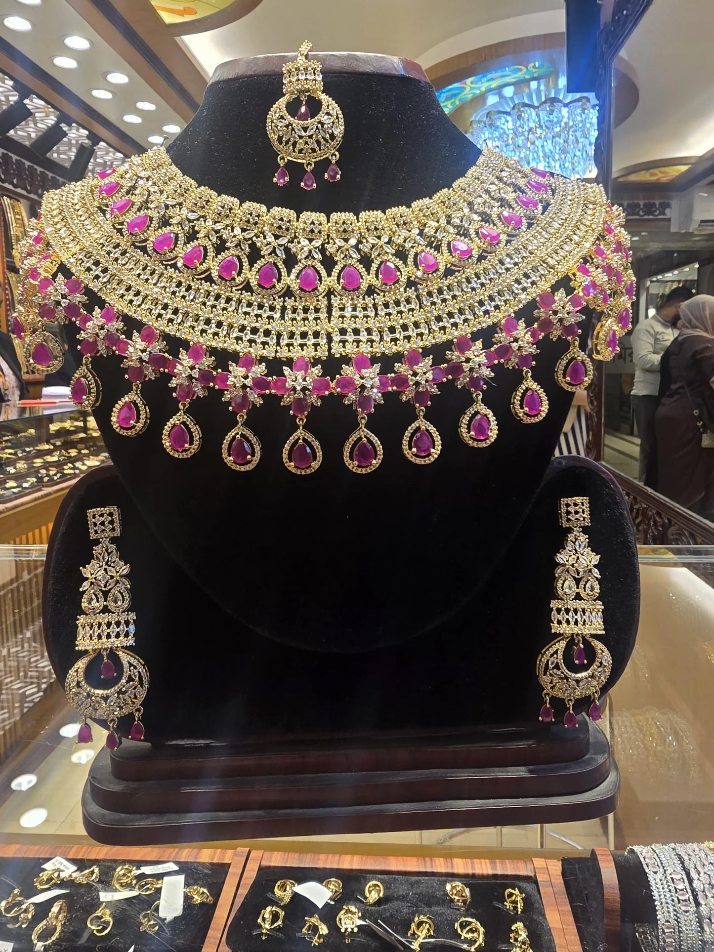 Timeless Radiance: Diamond Cut Bridal Necklace - Mirpur Jewelry City