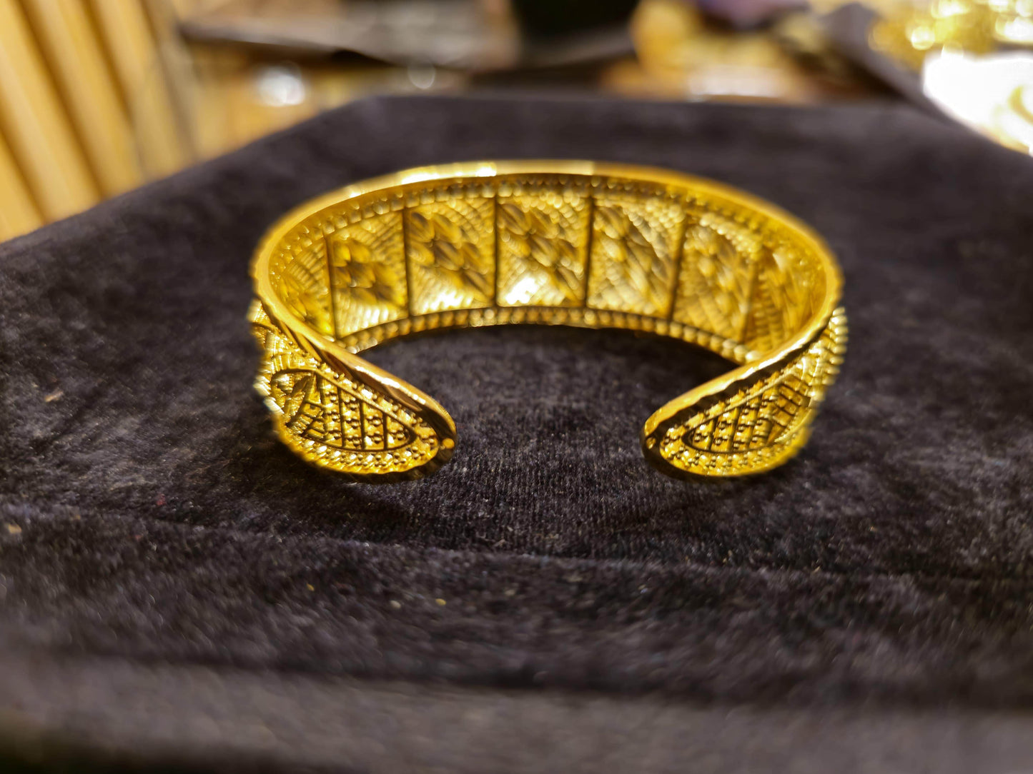 Gold-Plated Fashion Bracelet – Elegant Imitation Jewelry - Mirpur Jewelry City