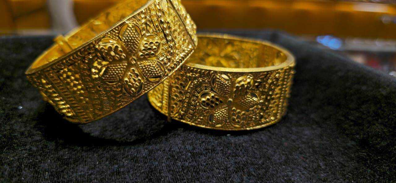 Elegant Gold-Plated Chur – Timeless Bangladeshi Craftsmanship - Mirpur Jewelry City