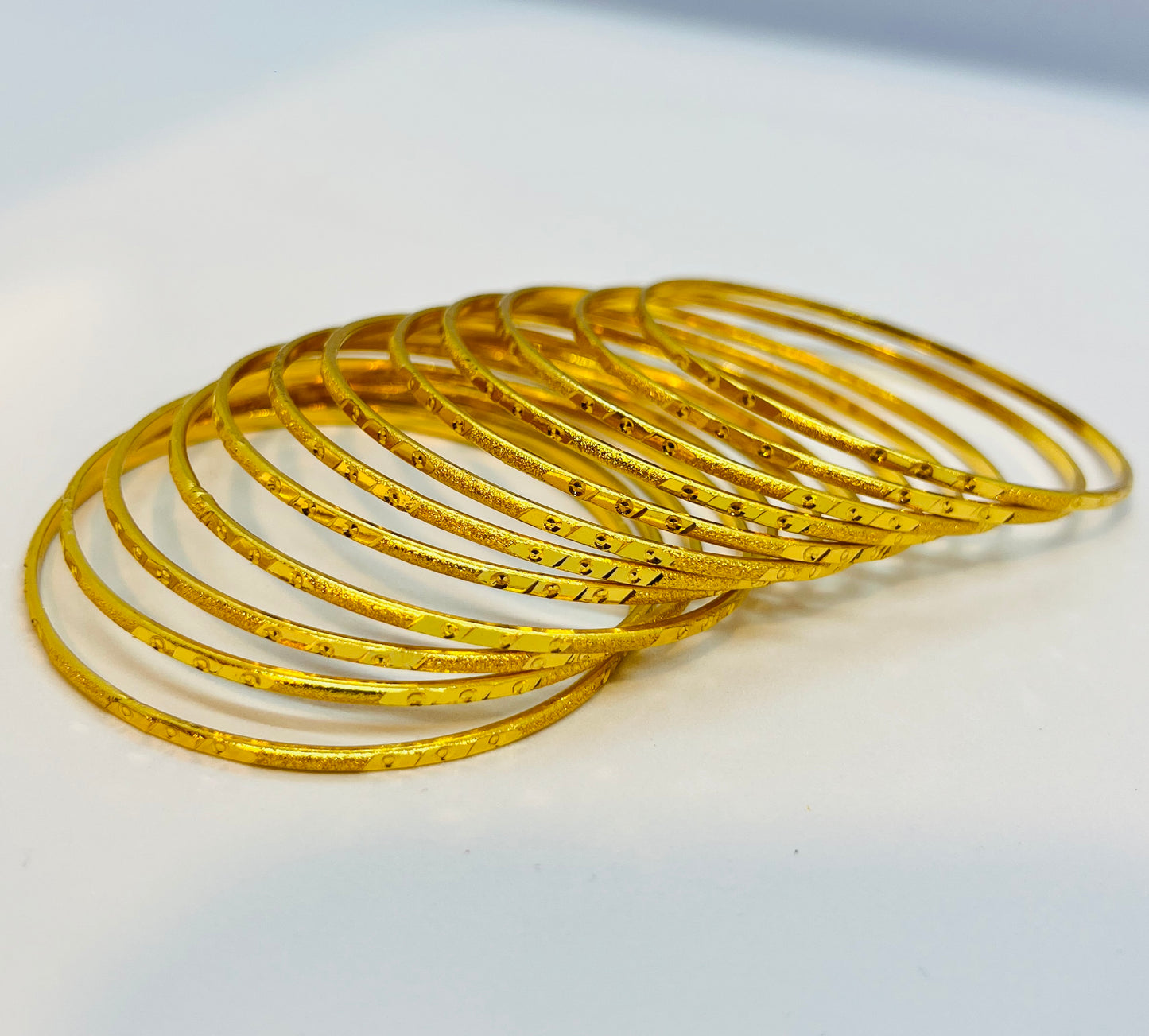 Simple Style Chikon Ruf Churi – Elegant Traditional Bangle