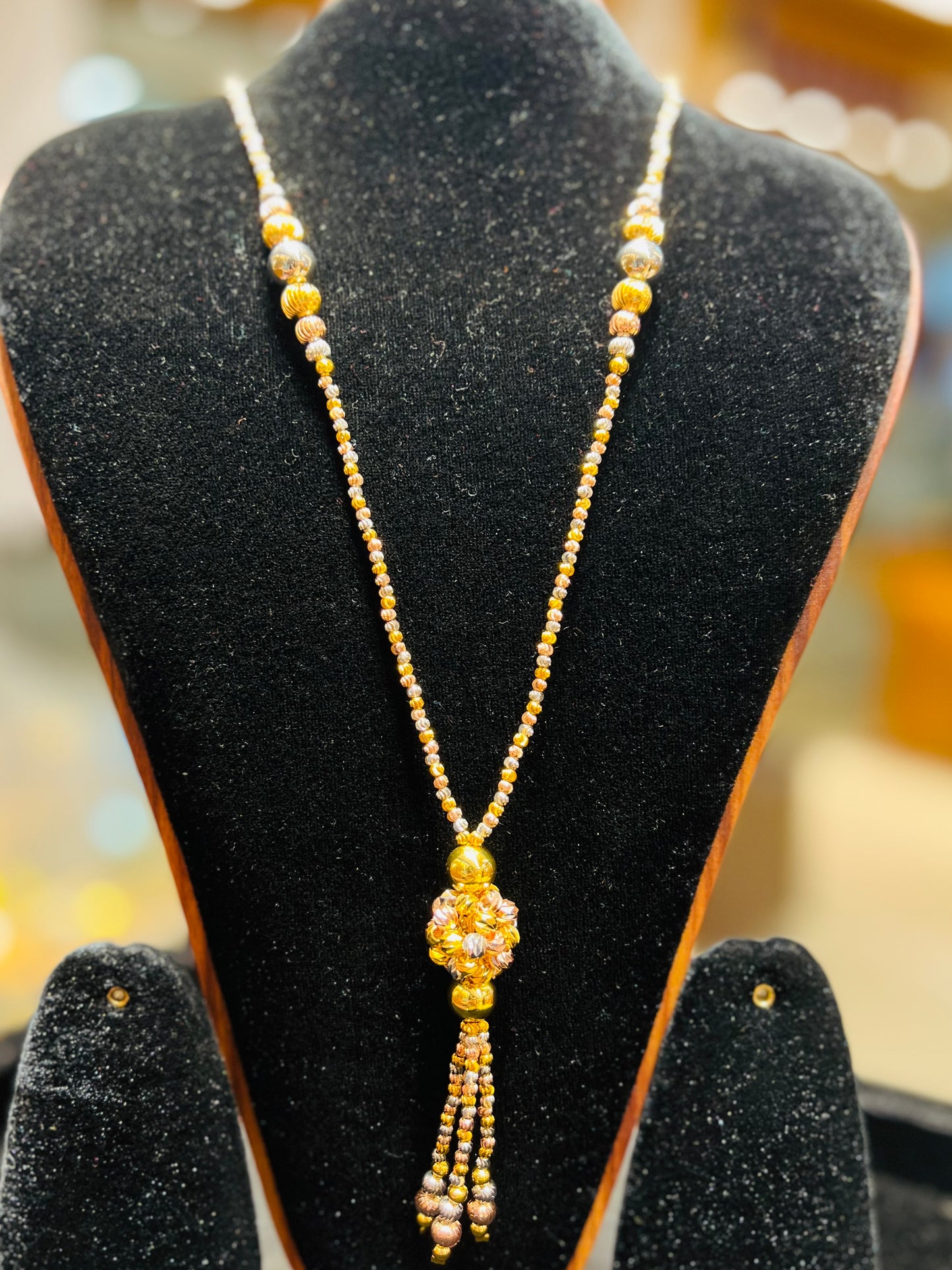 Stylish Mop Chain Necklace – Modern Traditional Touch