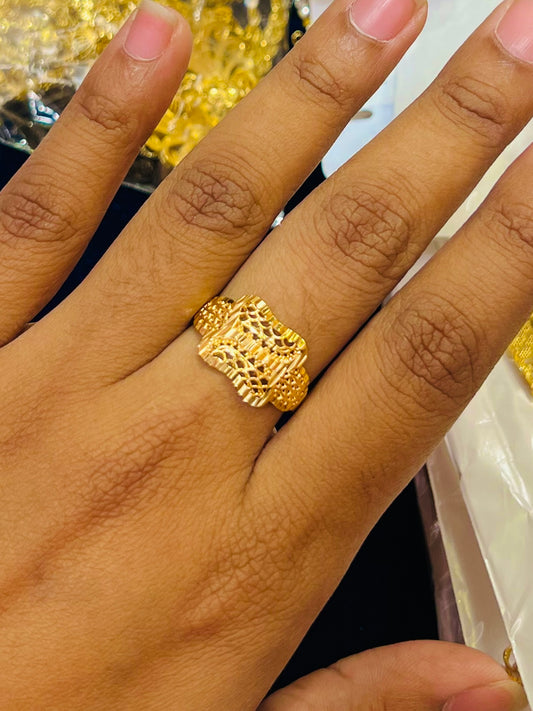 Royal Gold Polish Ring – Classic Traditional Look