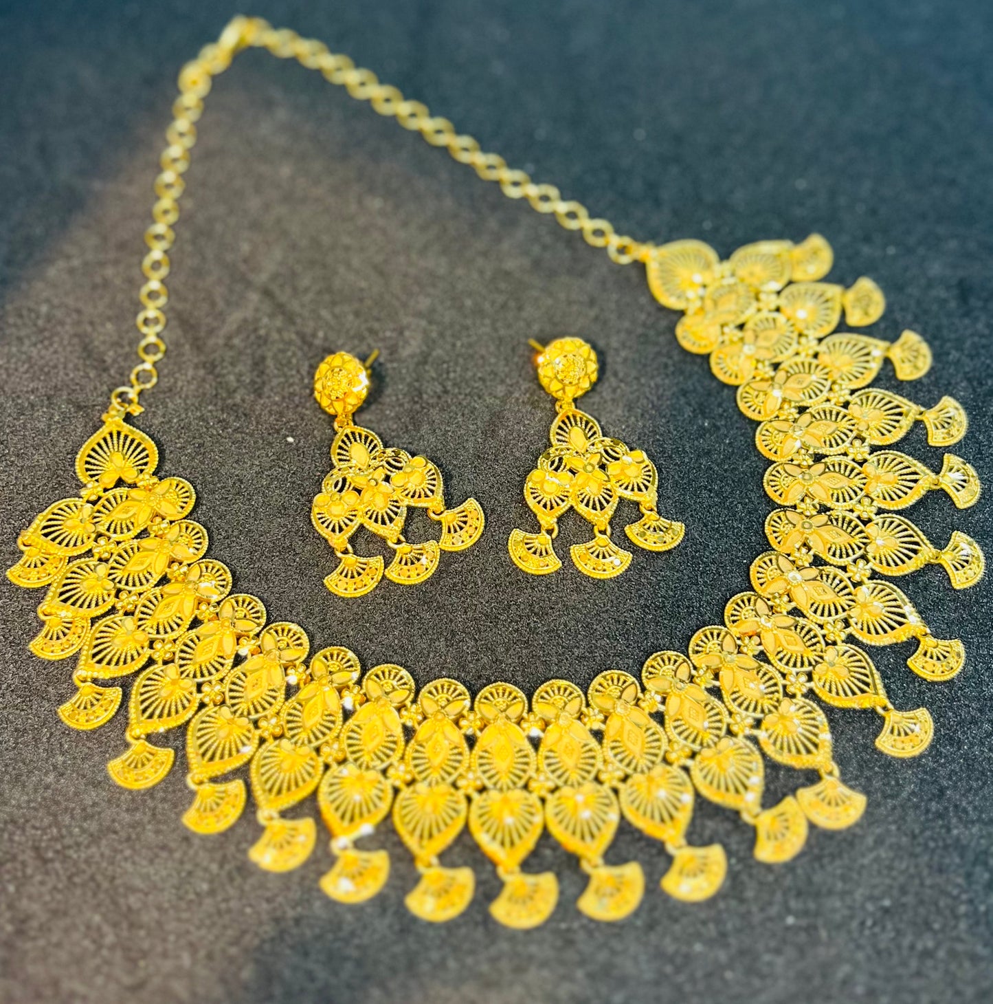Signature Necklace – Elegant & Graceful Finish