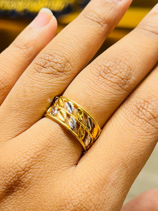 Elegant Gold Polish Ring | Classic Design