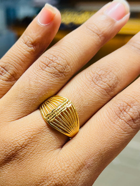 Elegant Gold Polish Ring | Classic Design