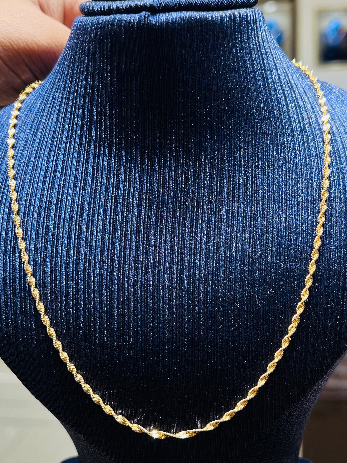Classic GoldPolish Chain – Minimal & Sophisticated