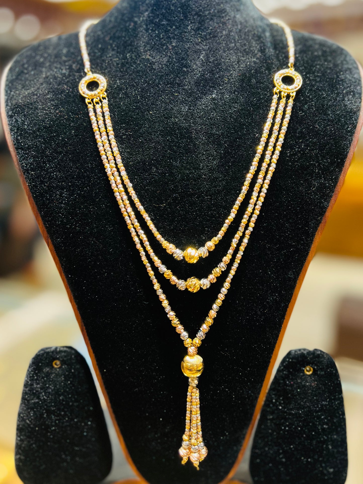 Classic MOP Gold Chain – Minimal & Sophisticated