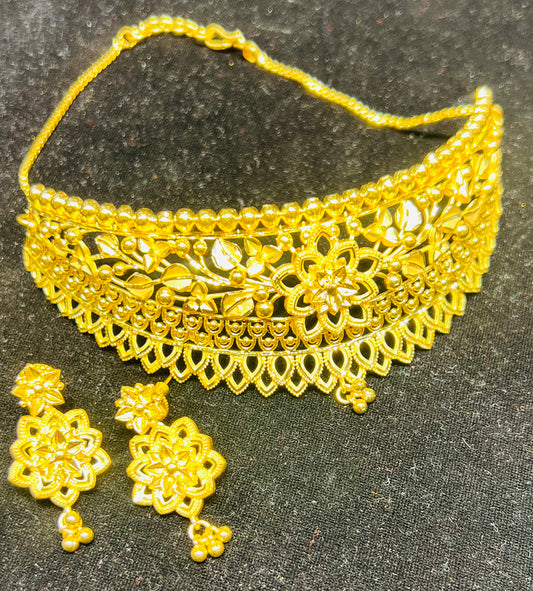 Premium Finish Necklace – Exclusive Collection