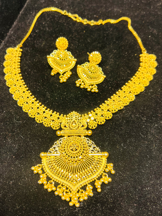 Exclusive Traditional Necklace – Festive Collection