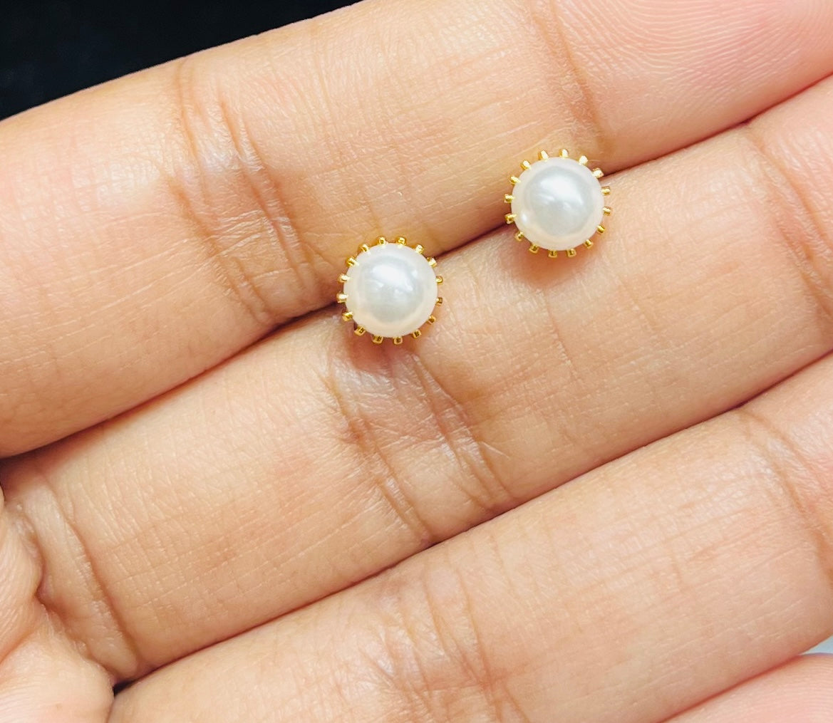 Shining pearl Eartop ✨ | Simple Yet Stunning