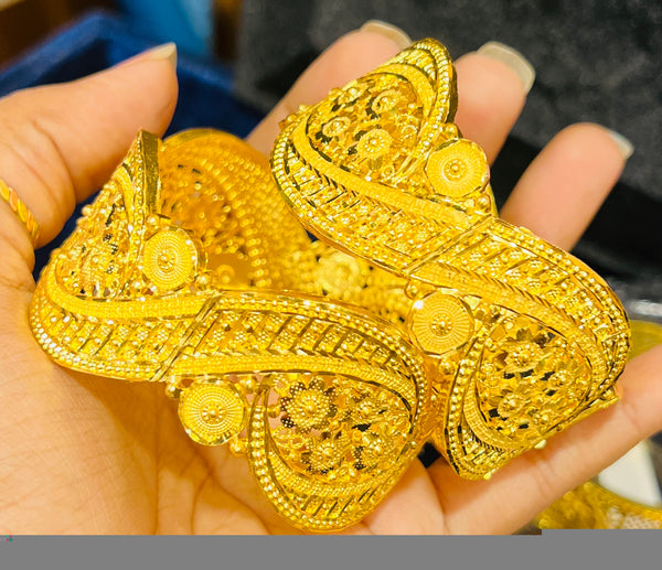 <strong>Chur & Bangles</strong>