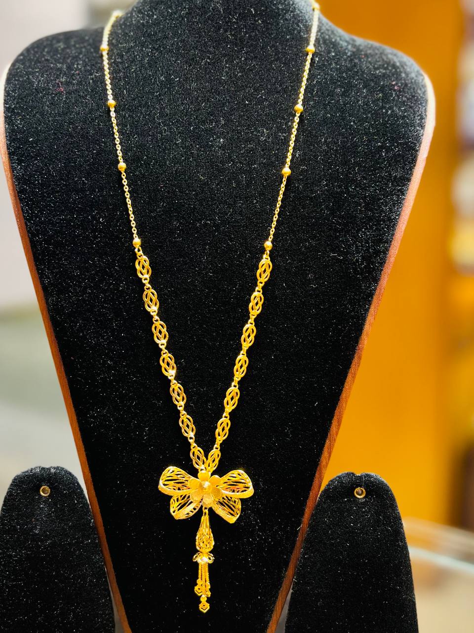 Elegant MOP Chain – Premium Pearl Shine Collection